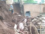 F Masjid dan Rumah Diterjang Longsor
