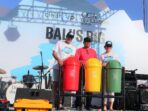 5_Penyerahan trashbin oleh Bapak Kadir Gunduz Presiden Direktur CCAI dan Ibu Alison Watkins Group Managing Director Coca-Cola Amatil