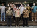 Foto bersama Jajaran Pengurus PWI Jawabarat selepas audiensi dengan Gubernur Jabar, Ridwan Kamil (2) Foto bersama Jajaran Pengurus PWI Jawabarat selepas audiensi dengan Gubernur Jabar, Ridwan Kamil
