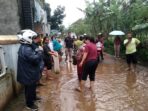 protes jalan rusak
