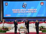 Wakil Mendagri, John Wempi Wetipo (tengah) didampingi Rektor IPDN Dr. Drs. Hadi Prabowo (kiri) saat menghadiri kegiatan orasi ilmiahnya dalam rangka Dies Natalis ke-67 IPDN Wakil Mendagri, John Wempi Wetipo (tengah) didampingi Rektor IPDN Dr. Drs. Hadi Prabowo (kiri) saat menghadiri kegiatan orasi ilmiahnya dalam rangka Dies Natalis ke-67 IPDN