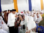 TABLIGH AKBAR: Wakil Bupati Sumedang Erwan Setiawan saat menghadiri Tabligh Akbar sekaligus Haul pendiri Yayasan Al-Ma’soem di Cipacing Kecamatan Jatinangor. (istimewa)