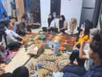 IMG-20230615-WA0025 SUASANA DISKUSI: Anggota DPRD Sumedang Herman Habibullah saat menggelar diskusi bersama pemuda Karang Taruna 13 Mekar Asih Hegarmanah belum lama ini (For Radar Sumedang)