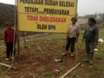 IMG_20230710_165808 PROTES: Spanduk terpampang dilahan milik PT Prawista seluas 59.834 meter persegi yang belum dibayar di KM 162 Tol Cisundawu. (For Radar Sumedang).