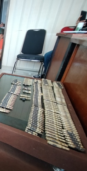 DIAMANKAN: Kedapatan membawa selongsong peluru, Lima Anak Funk berhasil diamankan dan digiring ke Mapolres Sumedang.