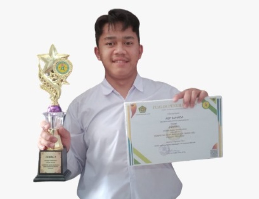 Siswa MA Muhammadiyah Tanjungsari Aef Suhada juara pertama Kompetisi Sains Madrasah (KSM) tingkat Jabar (For Radar Sumedang)